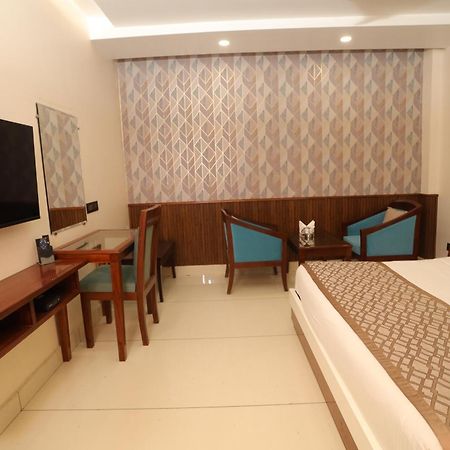 Hotel Leela Grande Karnāl Екстериор снимка