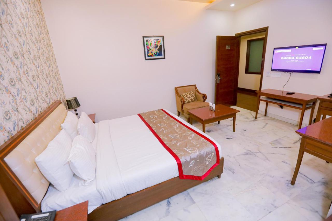 Hotel Leela Grande Karnāl Екстериор снимка