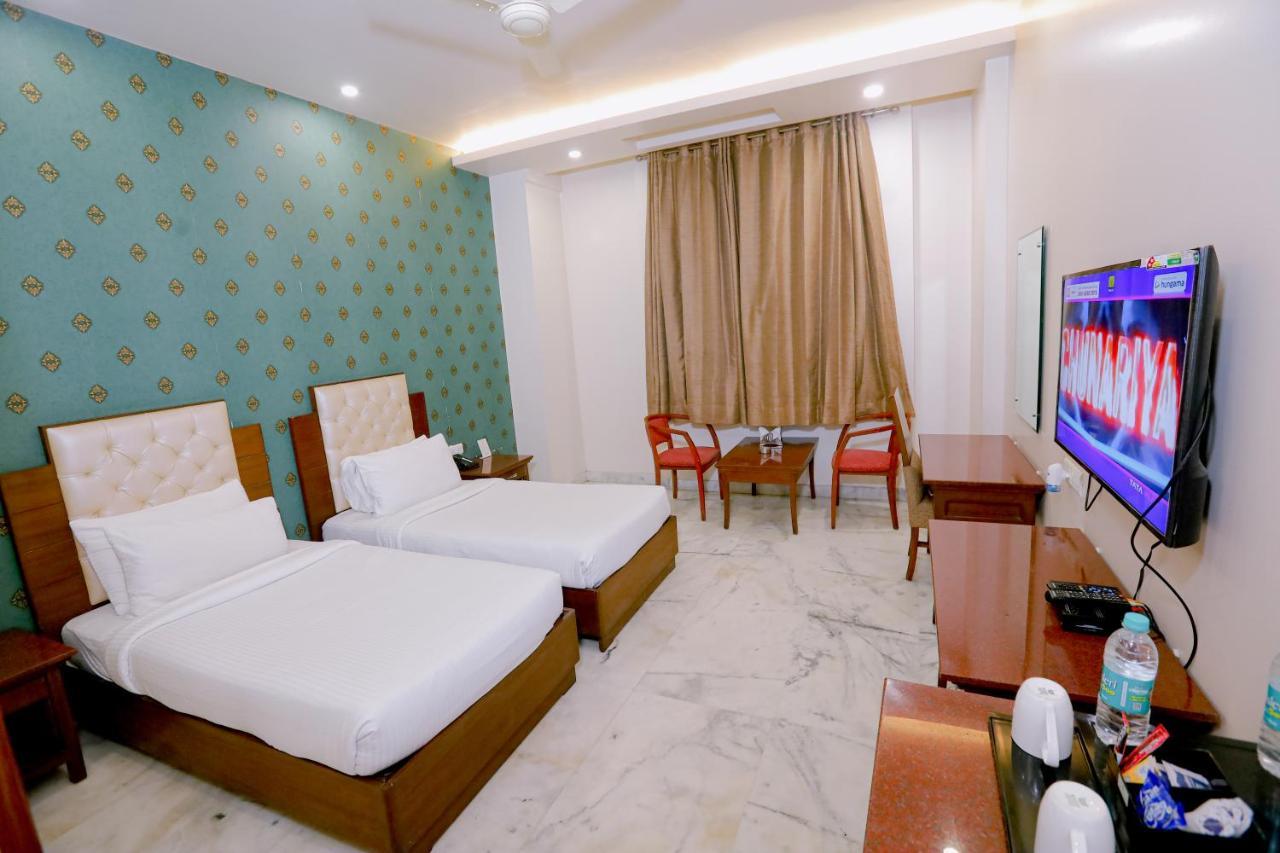 Hotel Leela Grande Karnāl Екстериор снимка