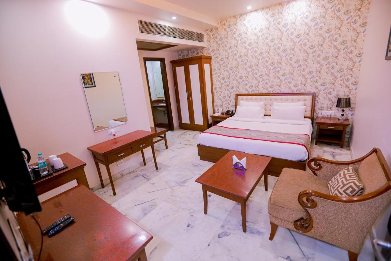 Hotel Leela Grande Karnāl Екстериор снимка