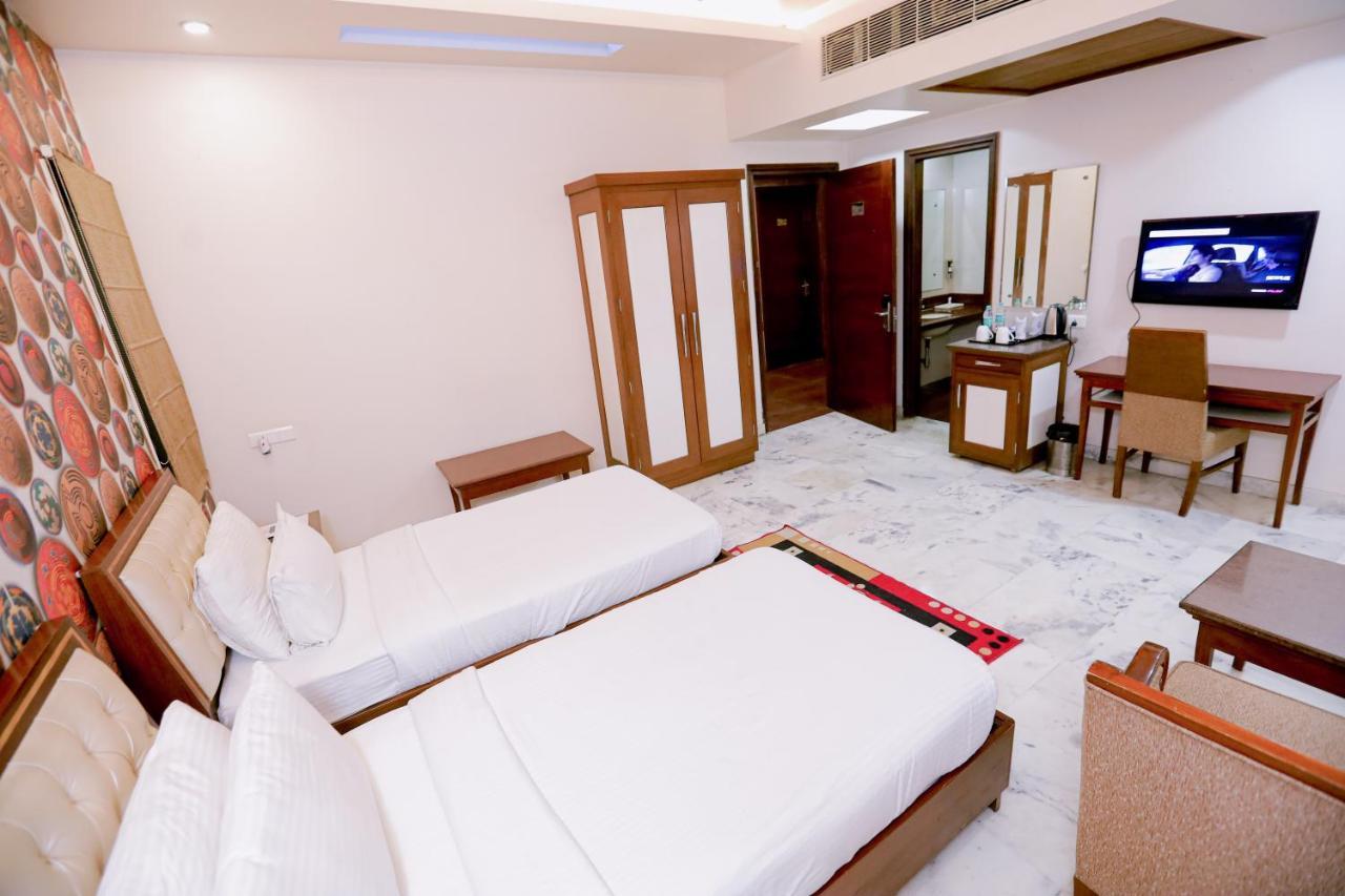 Hotel Leela Grande Karnāl Екстериор снимка