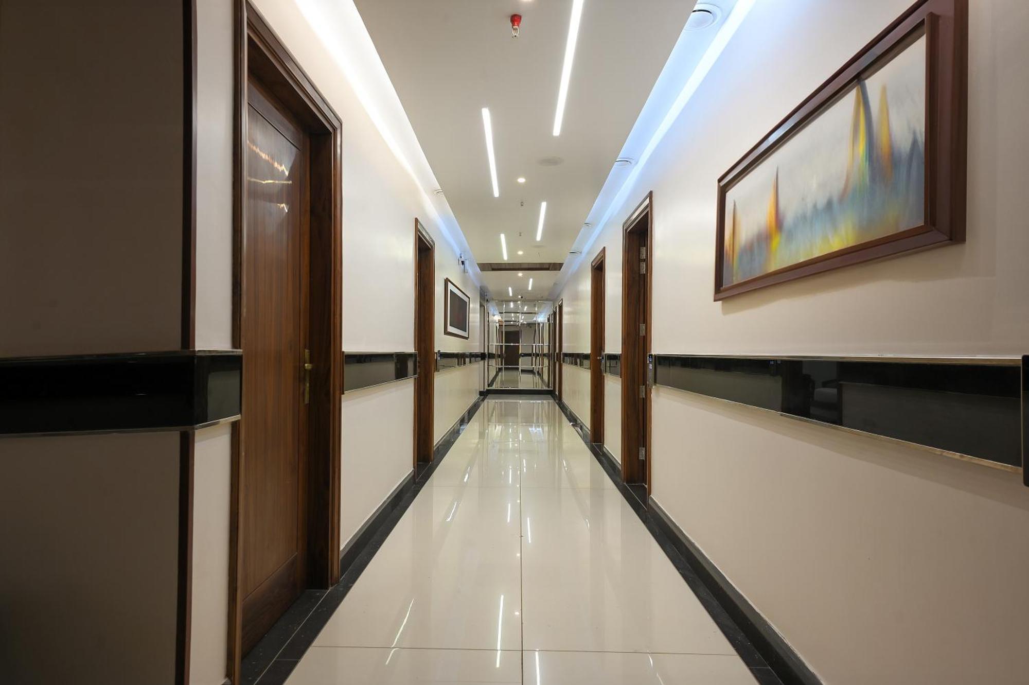 Hotel Leela Grande Karnāl Екстериор снимка