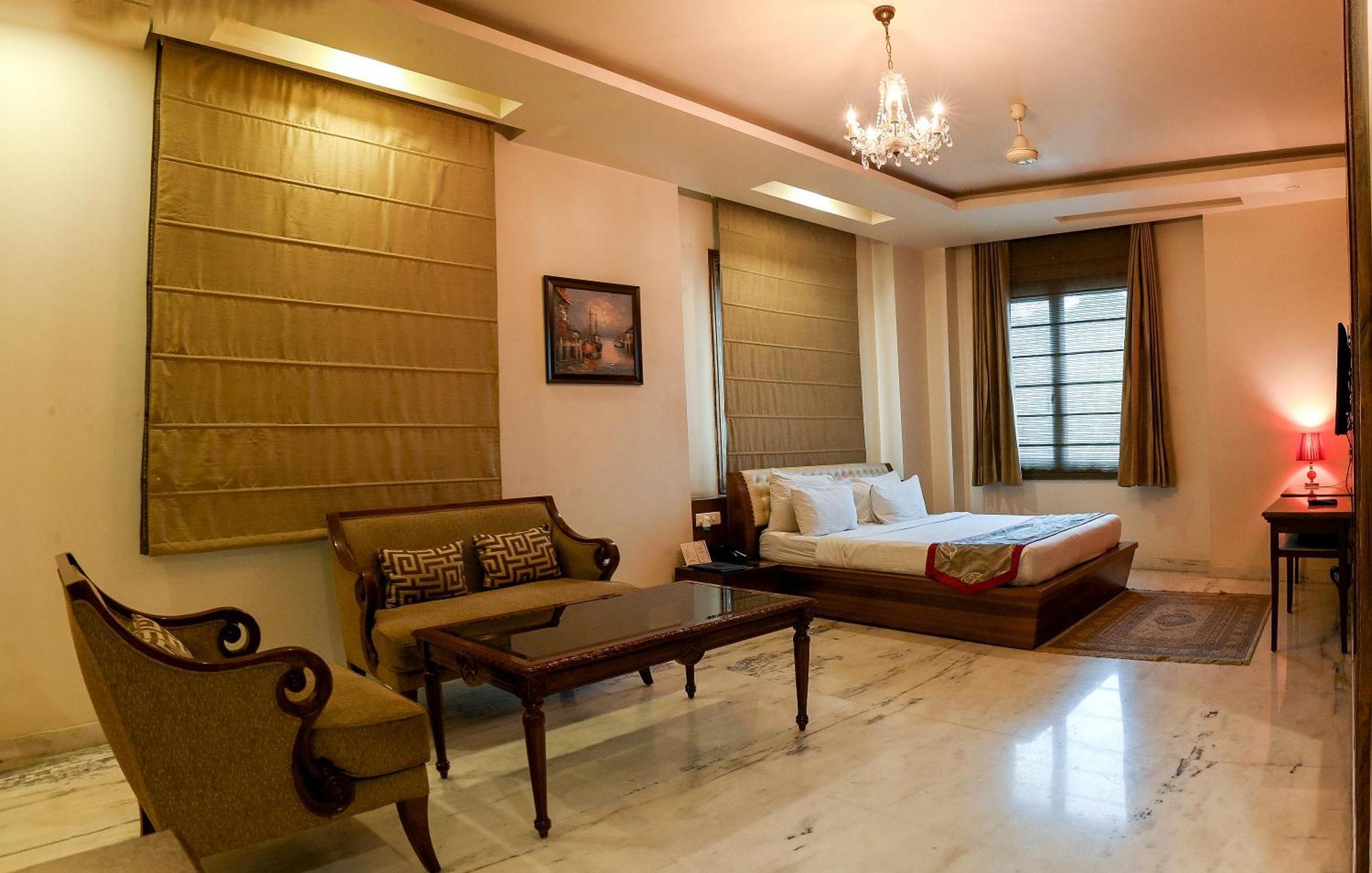 Hotel Leela Grande Karnāl Екстериор снимка