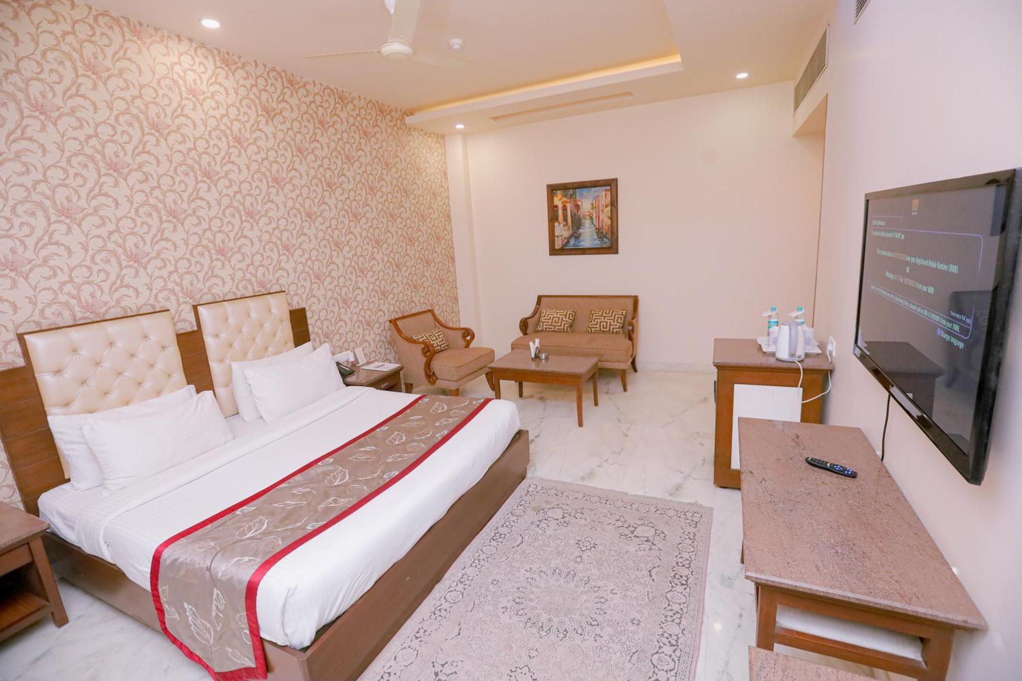Hotel Leela Grande Karnāl Екстериор снимка