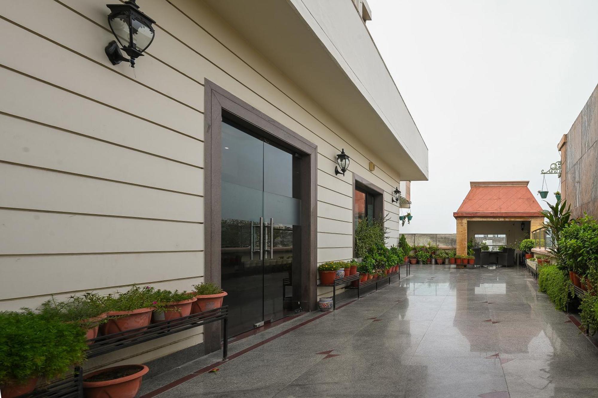 Hotel Leela Grande Karnāl Екстериор снимка