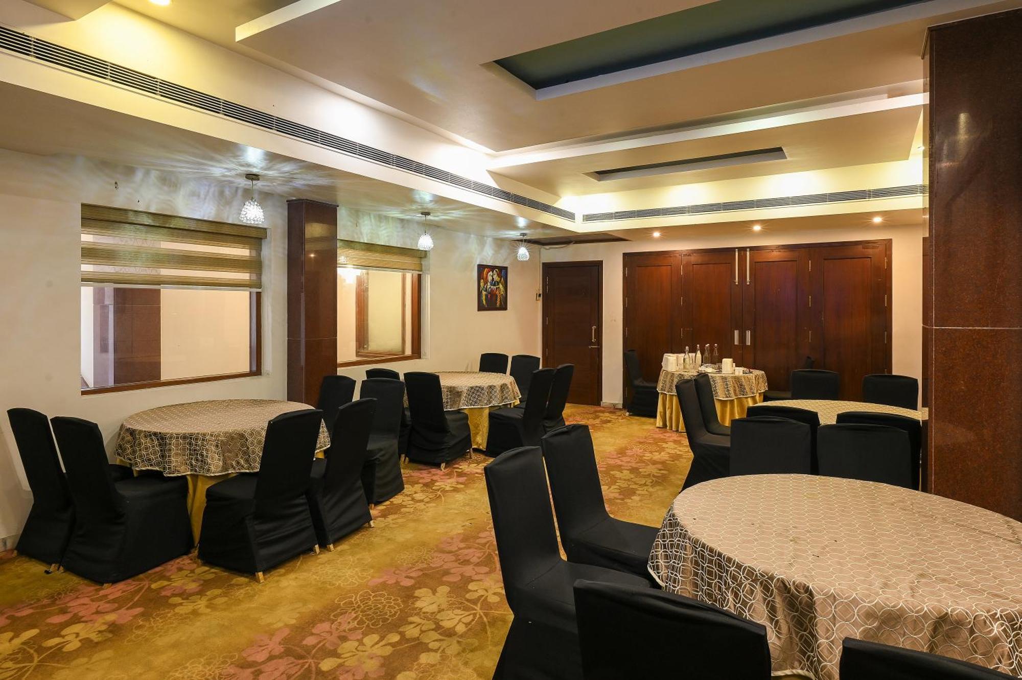 Hotel Leela Grande Karnāl Екстериор снимка