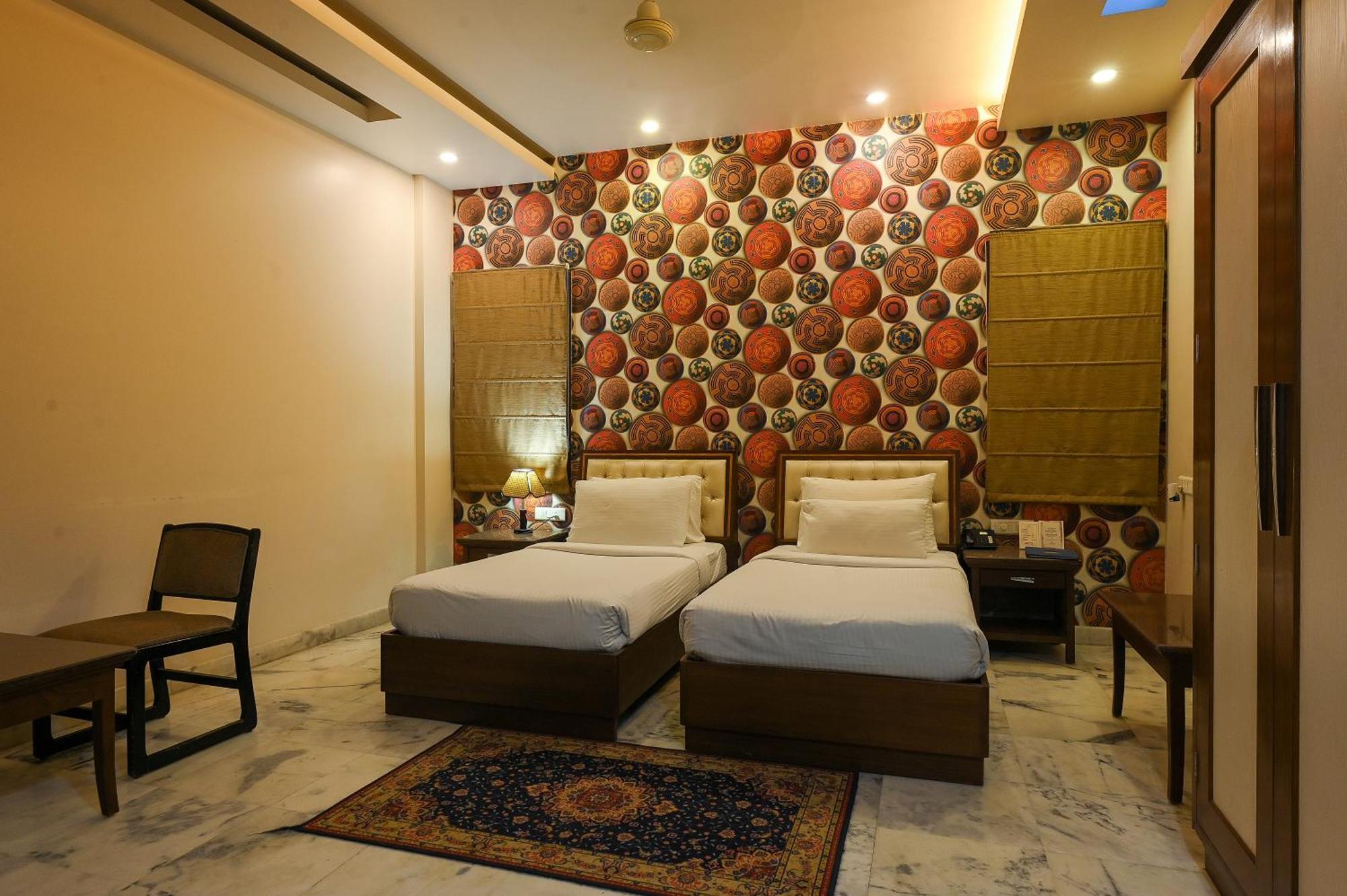 Hotel Leela Grande Karnāl Екстериор снимка