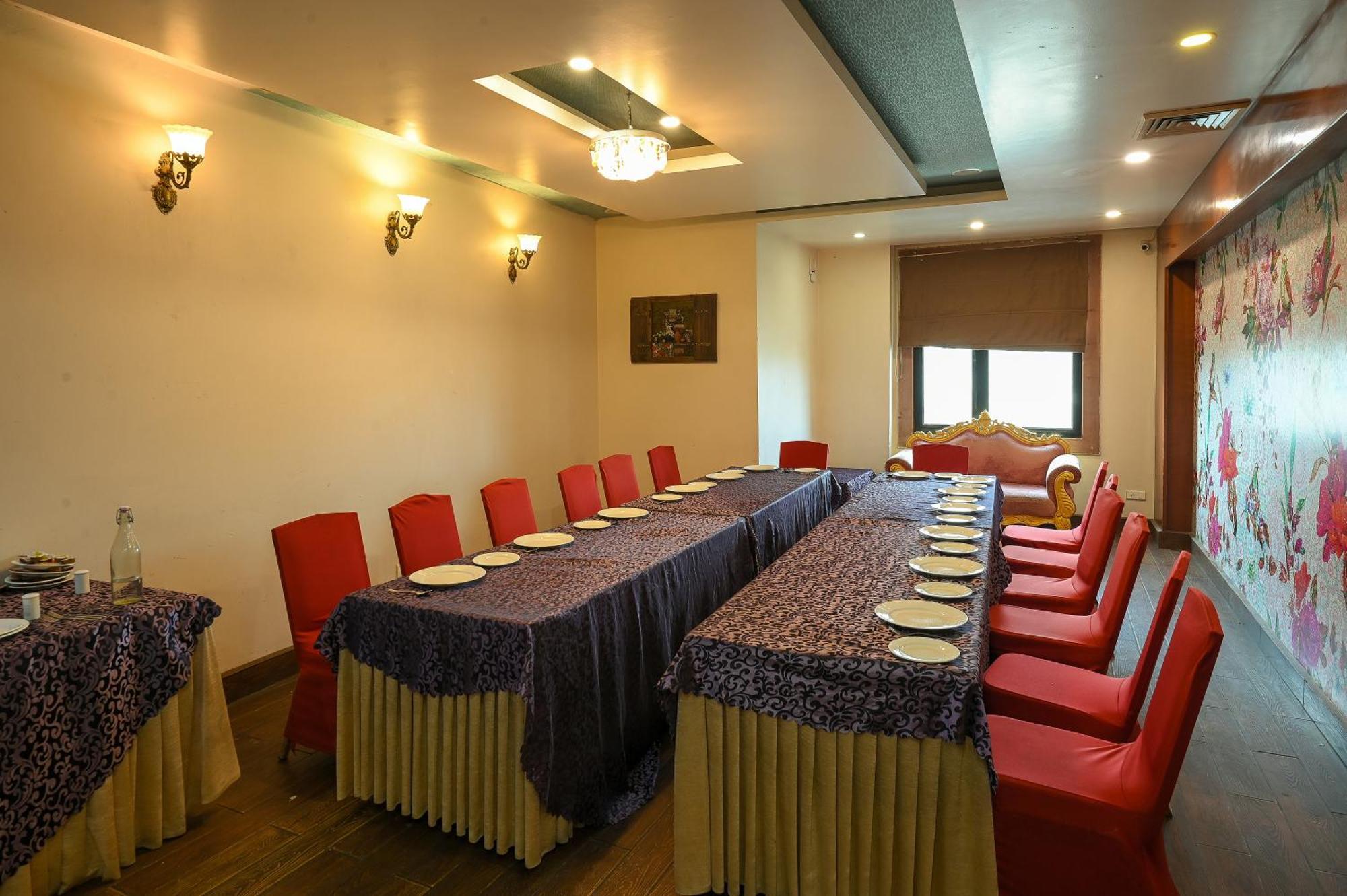 Hotel Leela Grande Karnāl Екстериор снимка