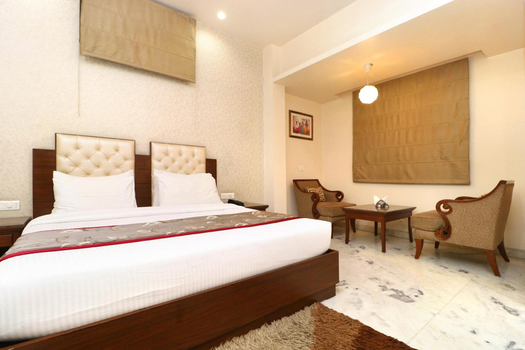 Hotel Leela Grande Karnāl Екстериор снимка