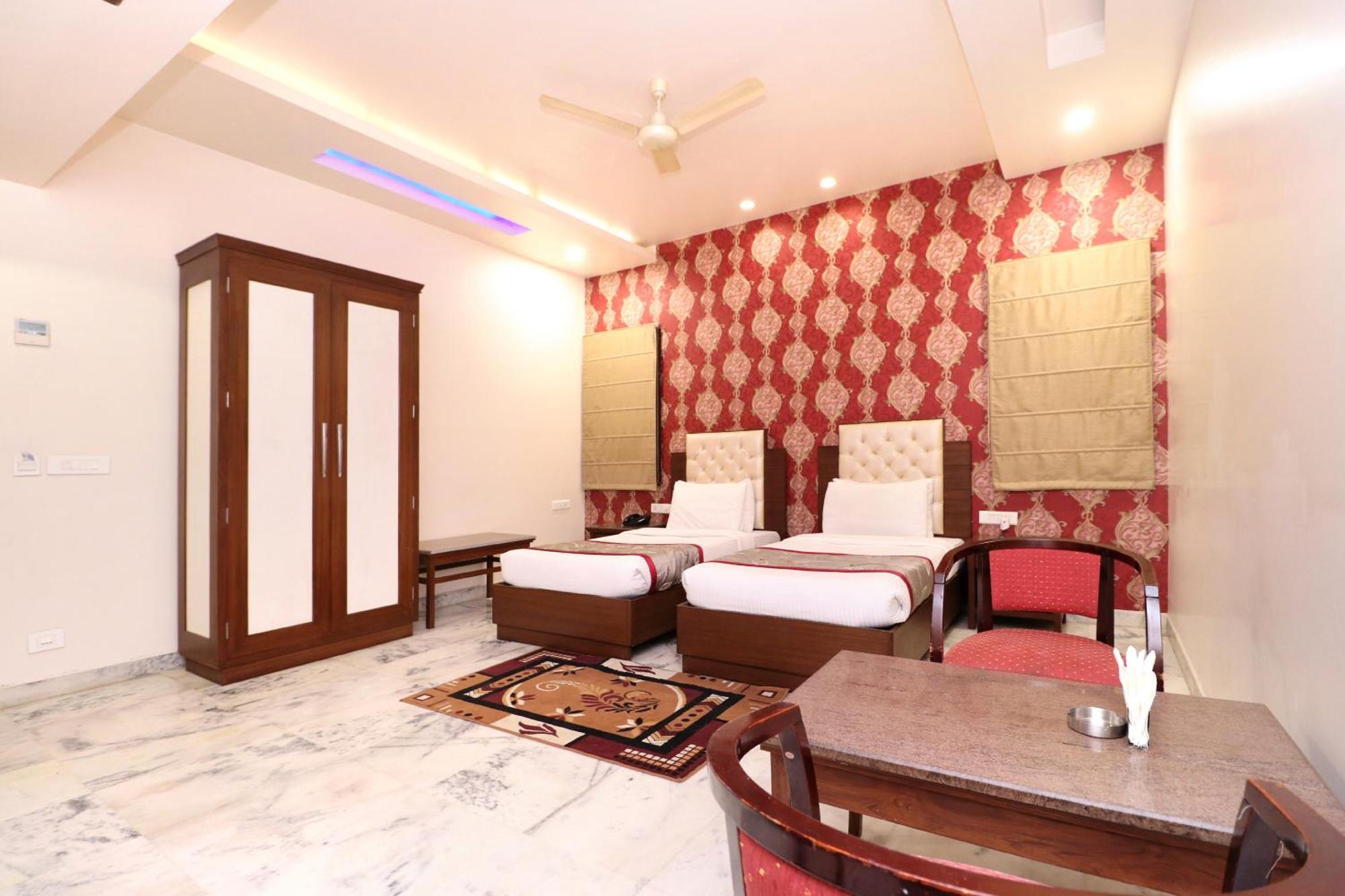Hotel Leela Grande Karnāl Екстериор снимка