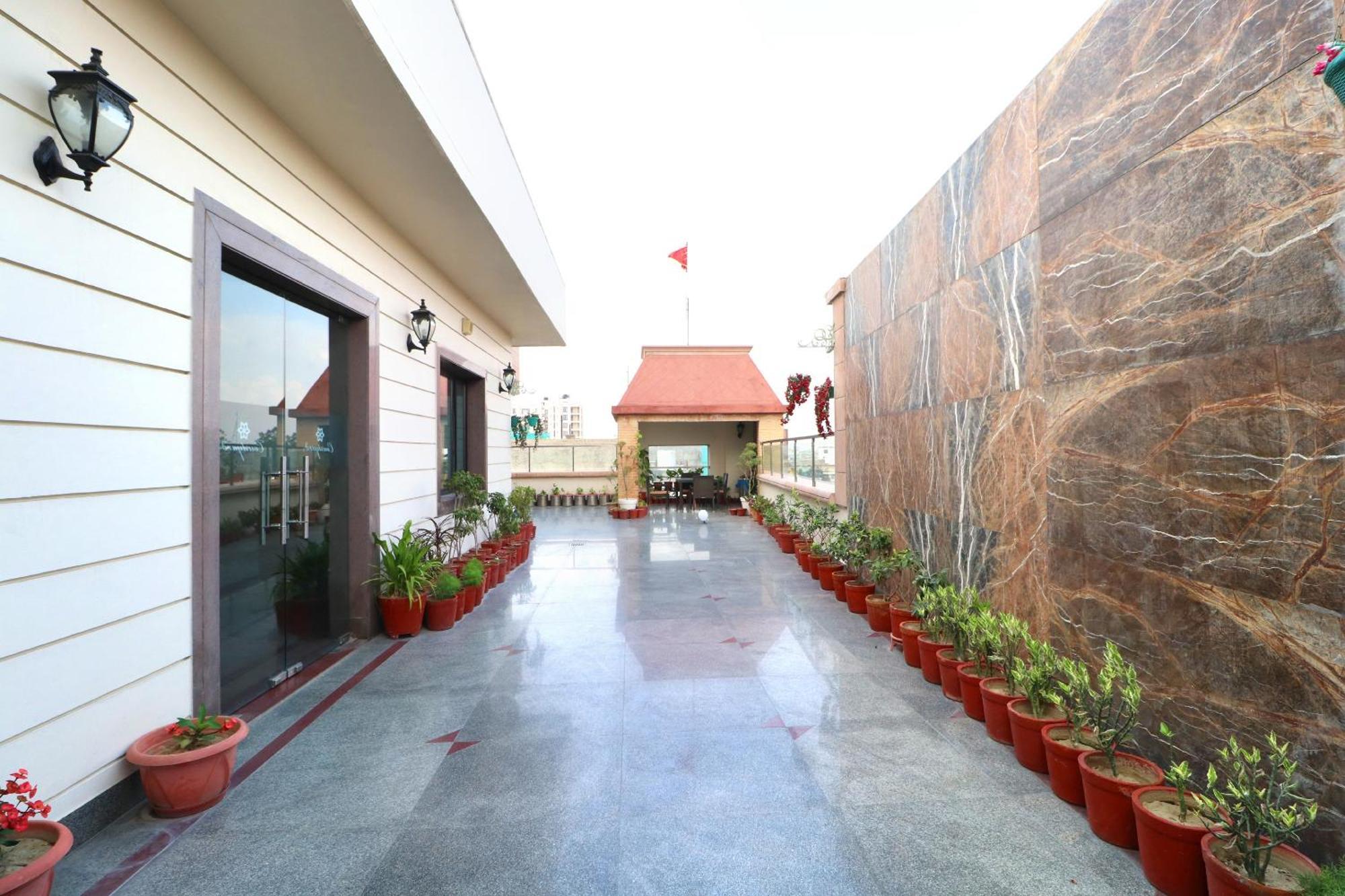 Hotel Leela Grande Karnāl Екстериор снимка
