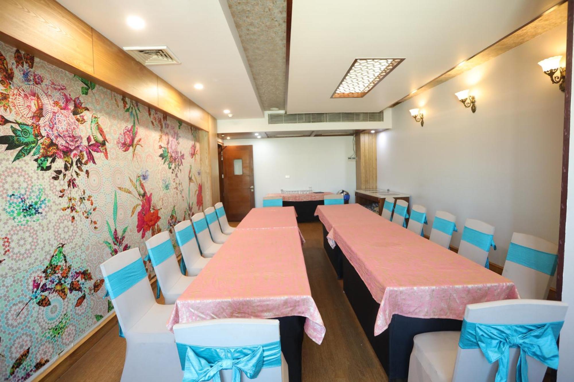 Hotel Leela Grande Karnāl Екстериор снимка