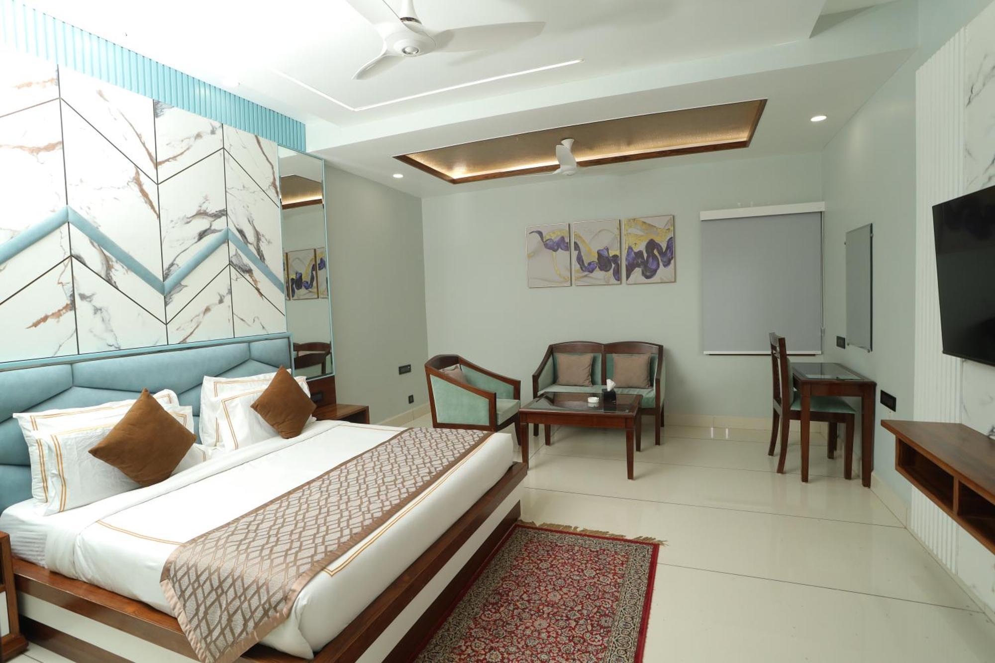 Hotel Leela Grande Karnāl Екстериор снимка